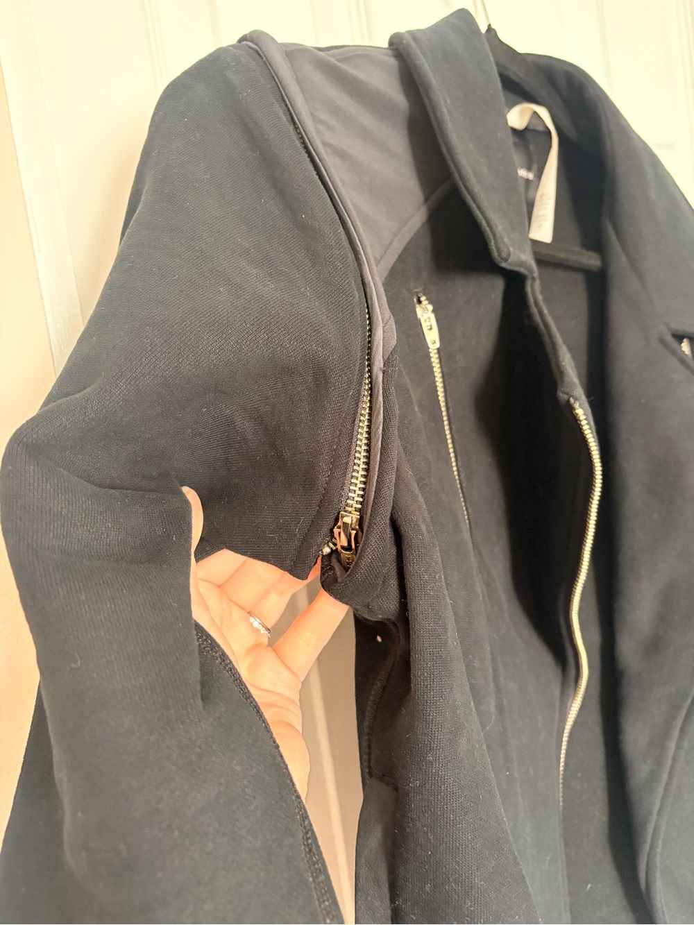 RARE - Lululemon Women’s Black Moto Jacket - Removable Sleeves - Picture 3 of 3